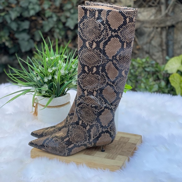 VERONICA BEARD Freda Espresso Snake
Embossed Leather Pointed Toe Kitten Boots 5